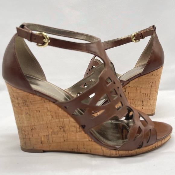 TAHARI Brown Leather Cutout Sandal Wedge Size 9M - Picture 2 of 9